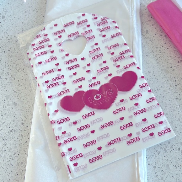 25 pcs Small Heart Love Loot Bags Favor Bags Treat Bags 4.80" x 5.7" in. - Picture 13 of 14